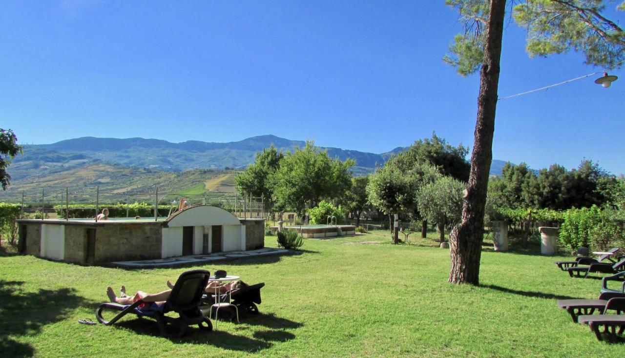 Agriturismo "Borgo Madonna Degli Angeli" - Charming Cottages In The Gardens ! Tocco da Casauria Exterior photo